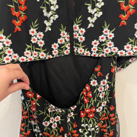 Gianni Bini Black and Red Embroidered Floral Midi Dress Open Back Size 6 - Picture 7 of 10